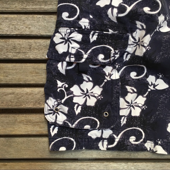 Hawaiian Tropical Print Board Shorts - Picture 5 of 5